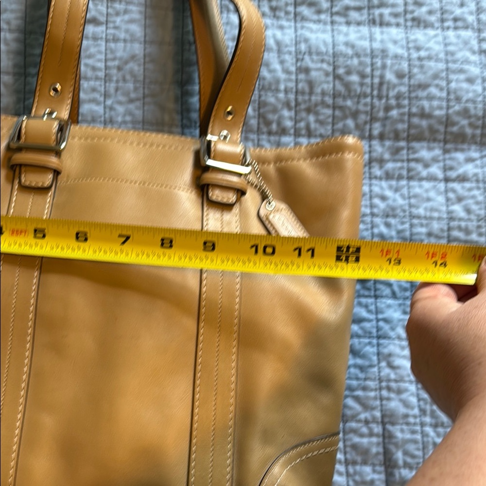 Coach Tan Leather Tote Bag with Reinforced Handles - Picture 2 of 9